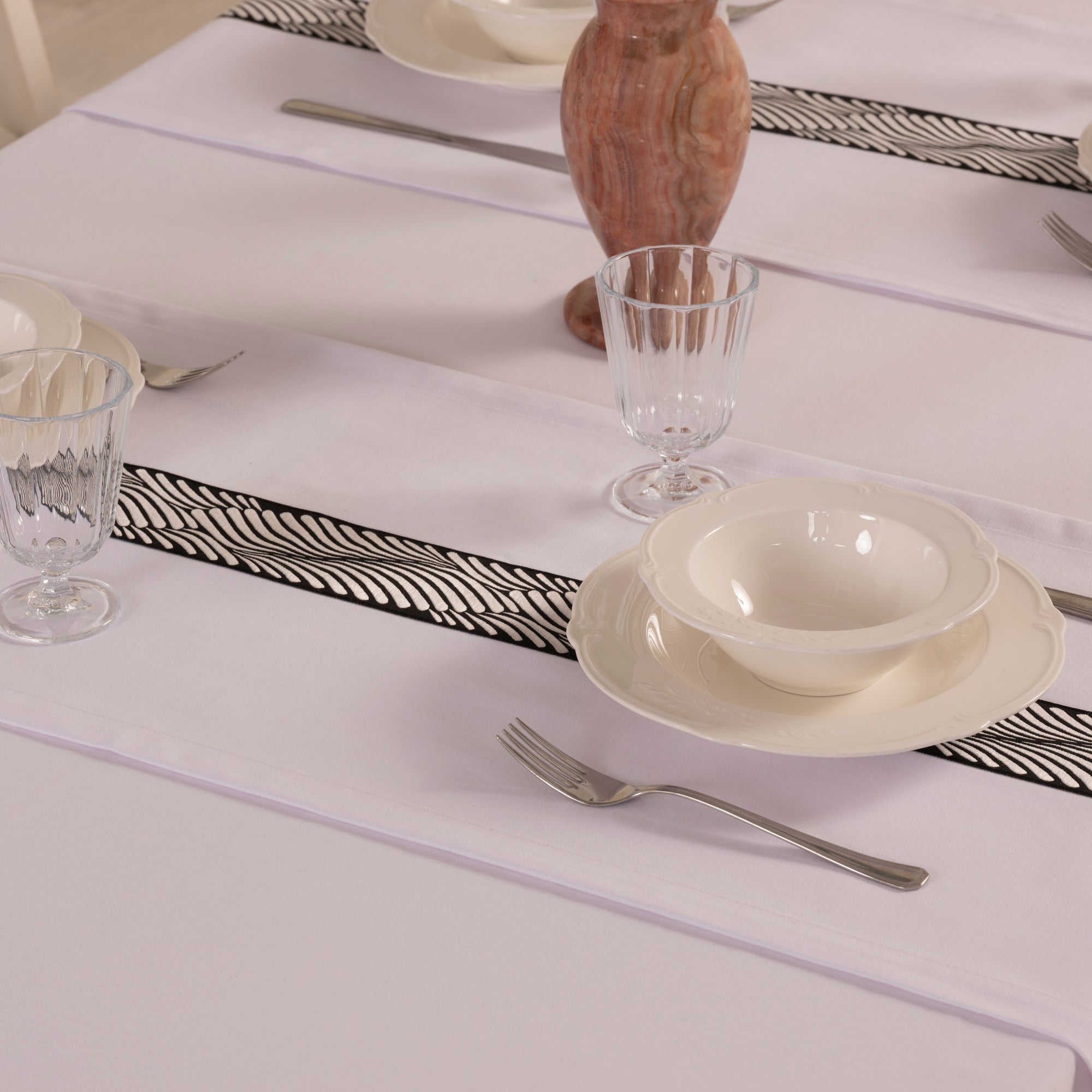 Nappe de table rectangulaire Alba blanc + 2 chemins de table