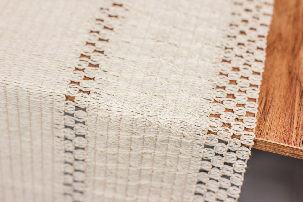 Chemin de table Blanc cassé tricoté en coton mesure 35×145 cm