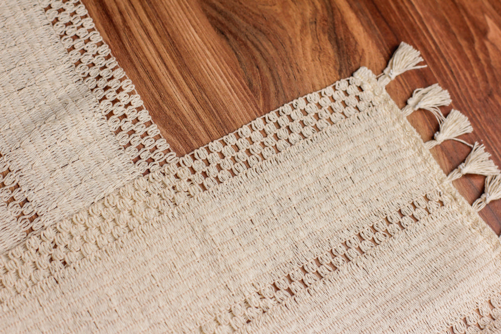 Chemin de table Blanc cassé tricoté en coton mesure 35×145 cm