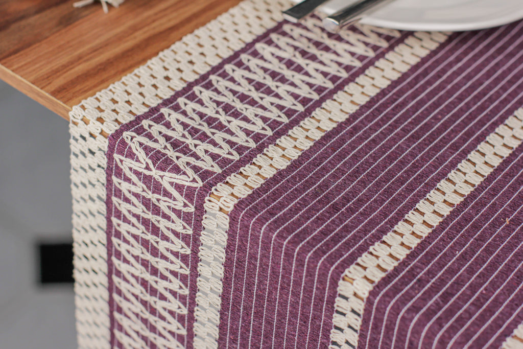 Chemin de table Mauve tricoté en coton mesure 35×145 cm