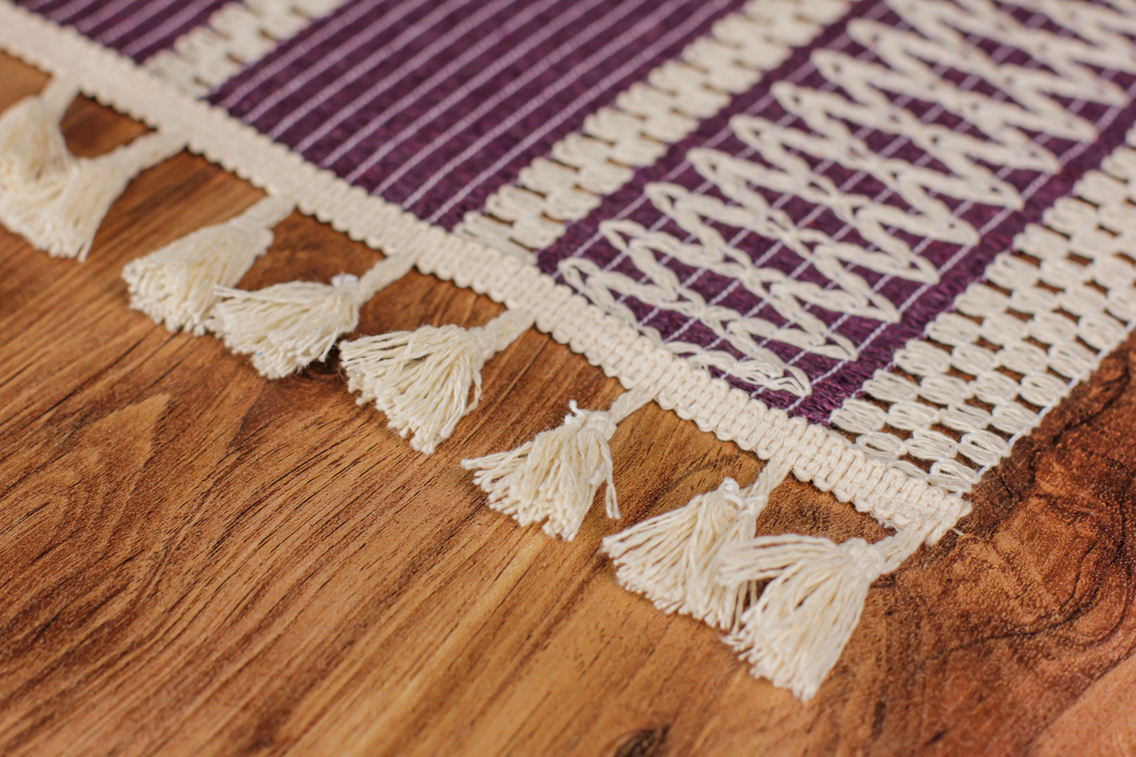 Chemin de table Mauve tricoté en coton mesure 35×145 cm