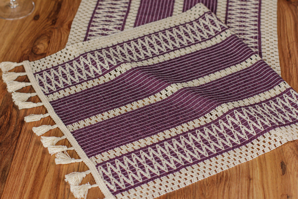 Chemin de table Mauve tricoté en coton mesure 35×145 cm