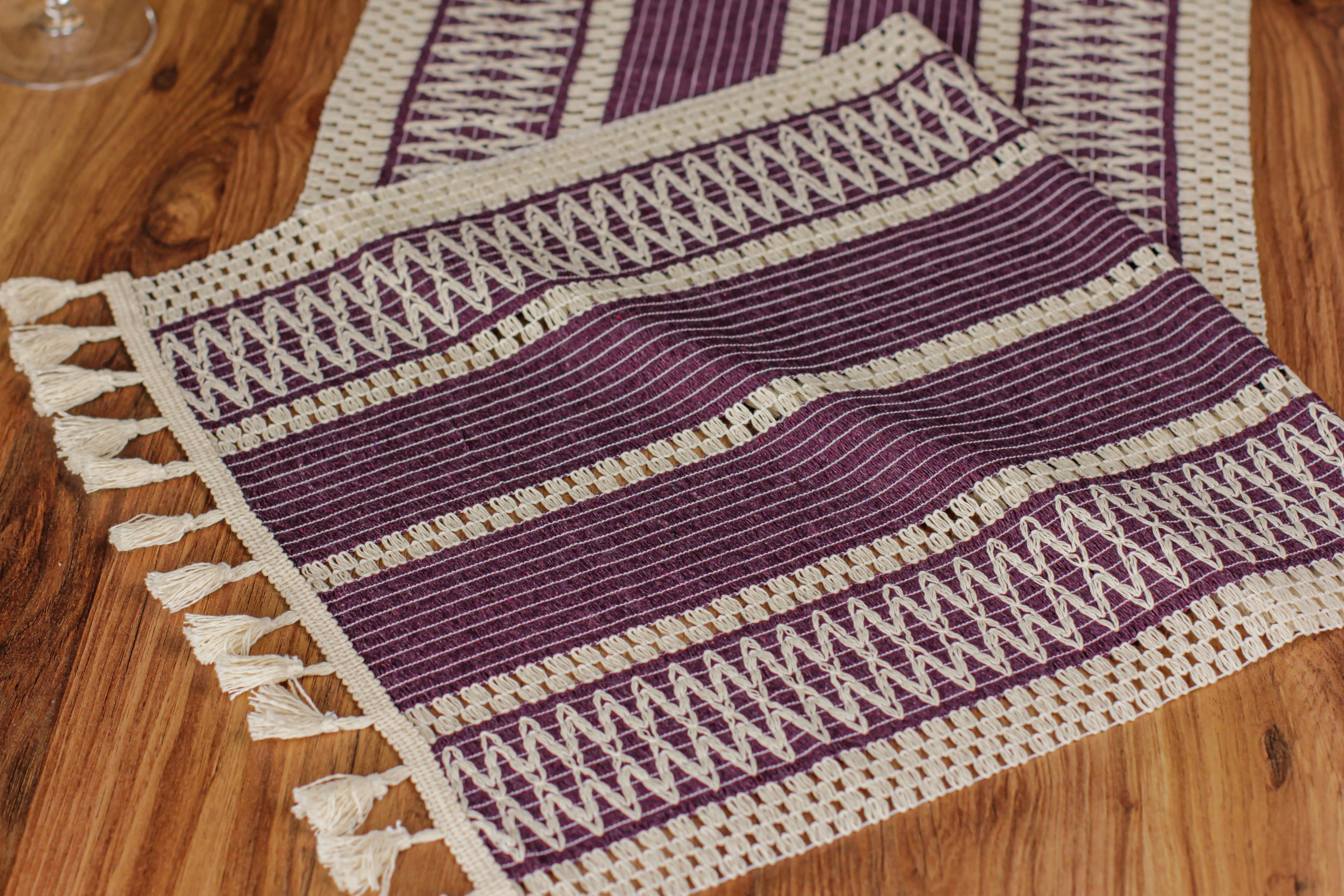 Chemin de table Mauve tricoté en coton mesure 35×145 cm