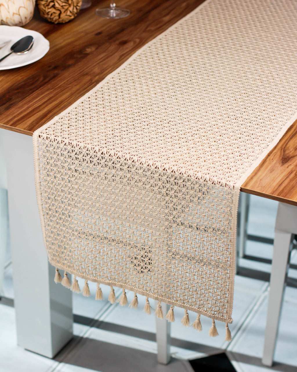 Chemin de table Liana Blanc cassé tricoté en coton mesure 35×145 cm