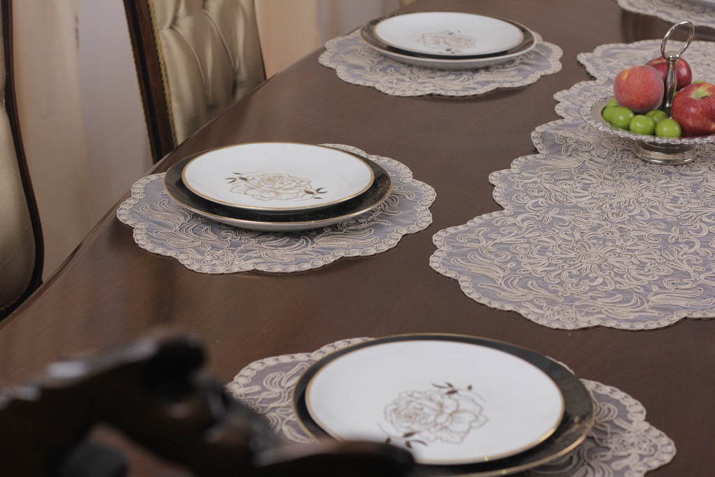 Ensemble de 7 pièces Valeria à Brodé Beige, 6 sous plats 40x40cm + chemin de table 110x40cm