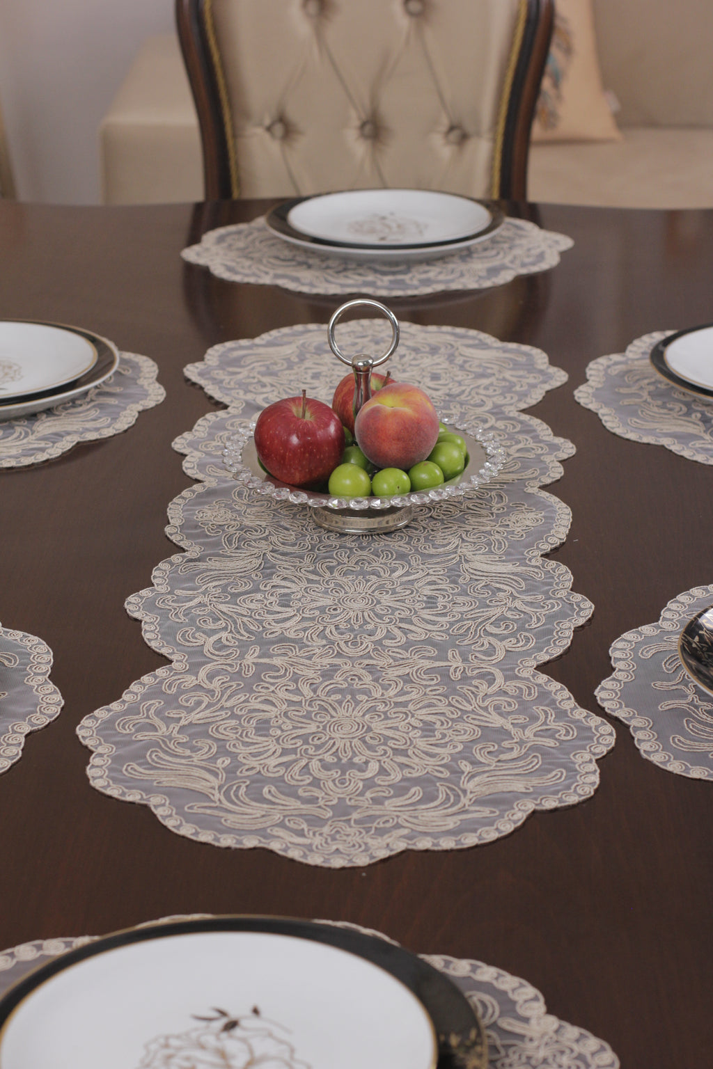 Ensemble de 7 pièces Valeria à Brodé Beige, 6 sous plats 40x40cm + chemin de table 110x40cm