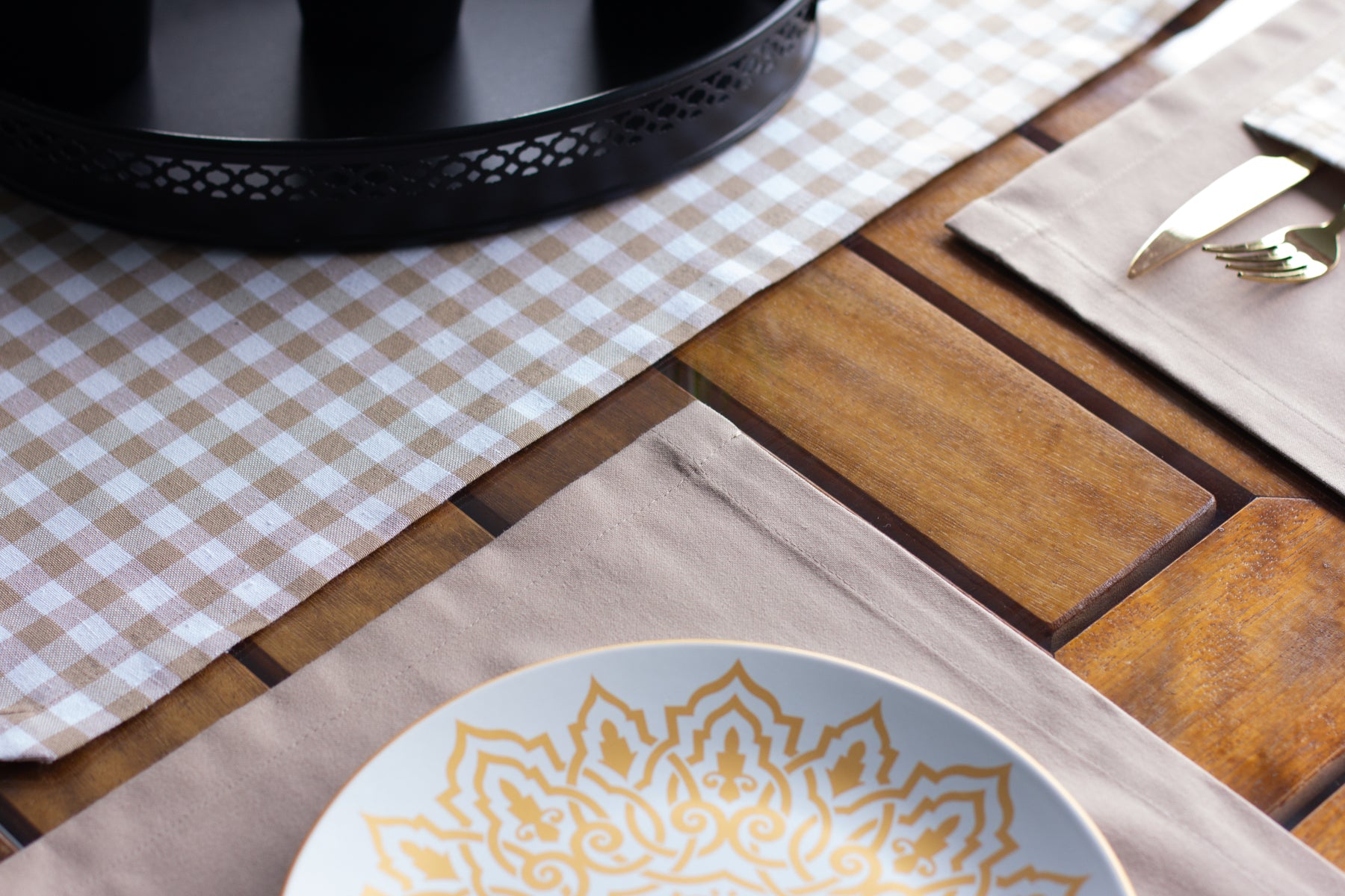 Moena ensemble de 7 pièces beige, 6 sous de plat + 1 chemin de table