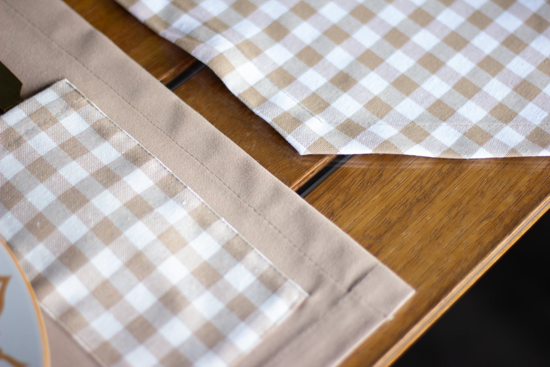 Moena ensemble de 7 pièces beige, 6 sous de plat + 1 chemin de table