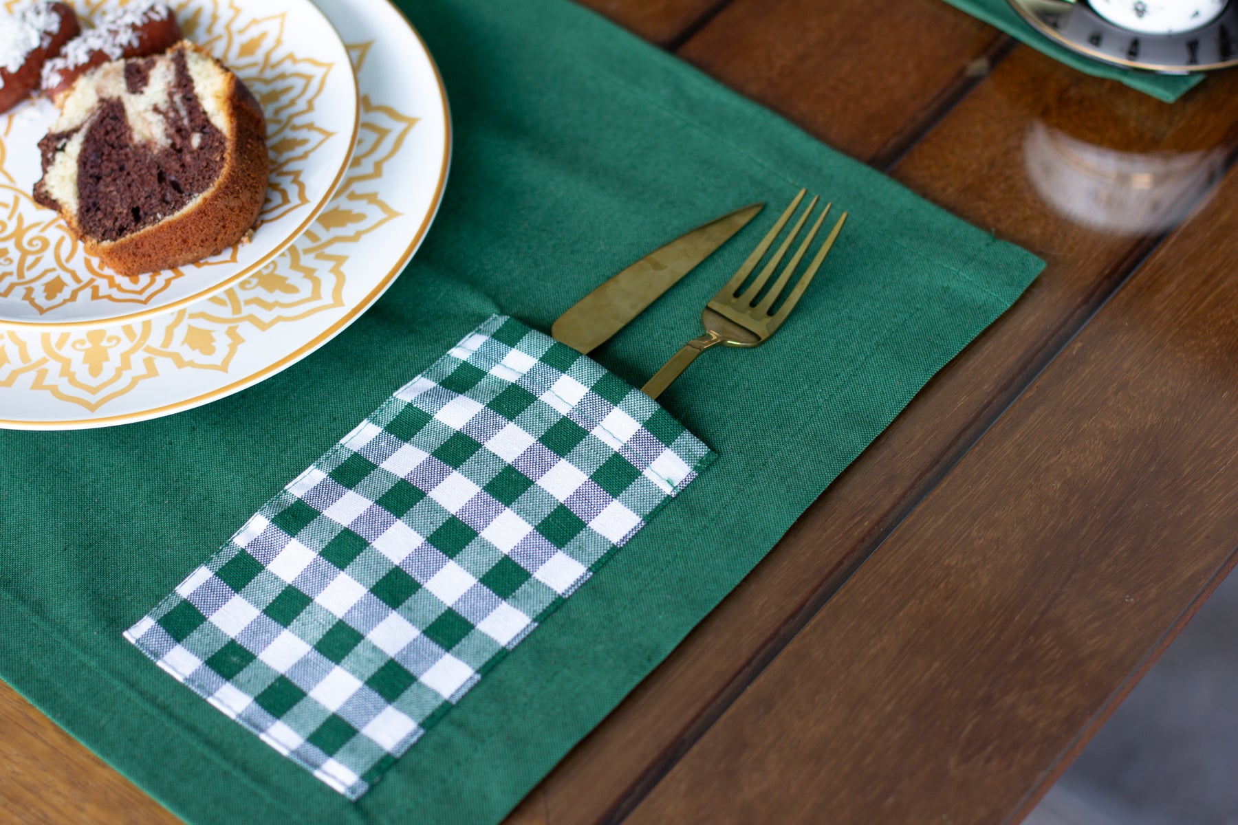 Moena ensemble de 7 pièces vert, 6 sous de plat + 1 chemin de table