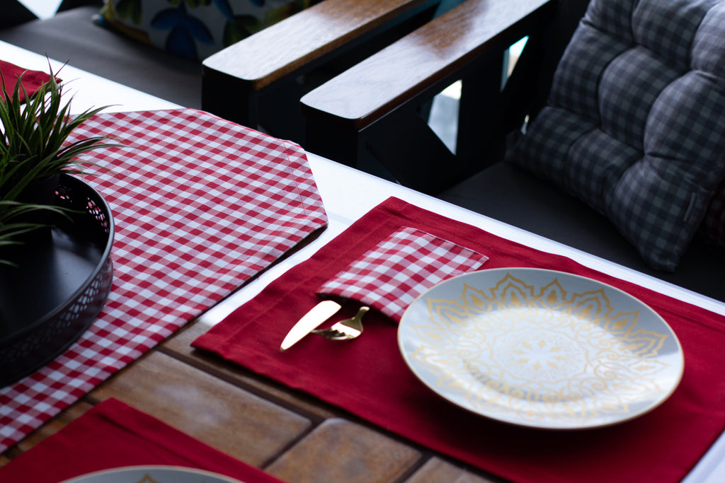 Moena ensemble de 7 pièces noir, 6 sous de plat + 1 chemin de table