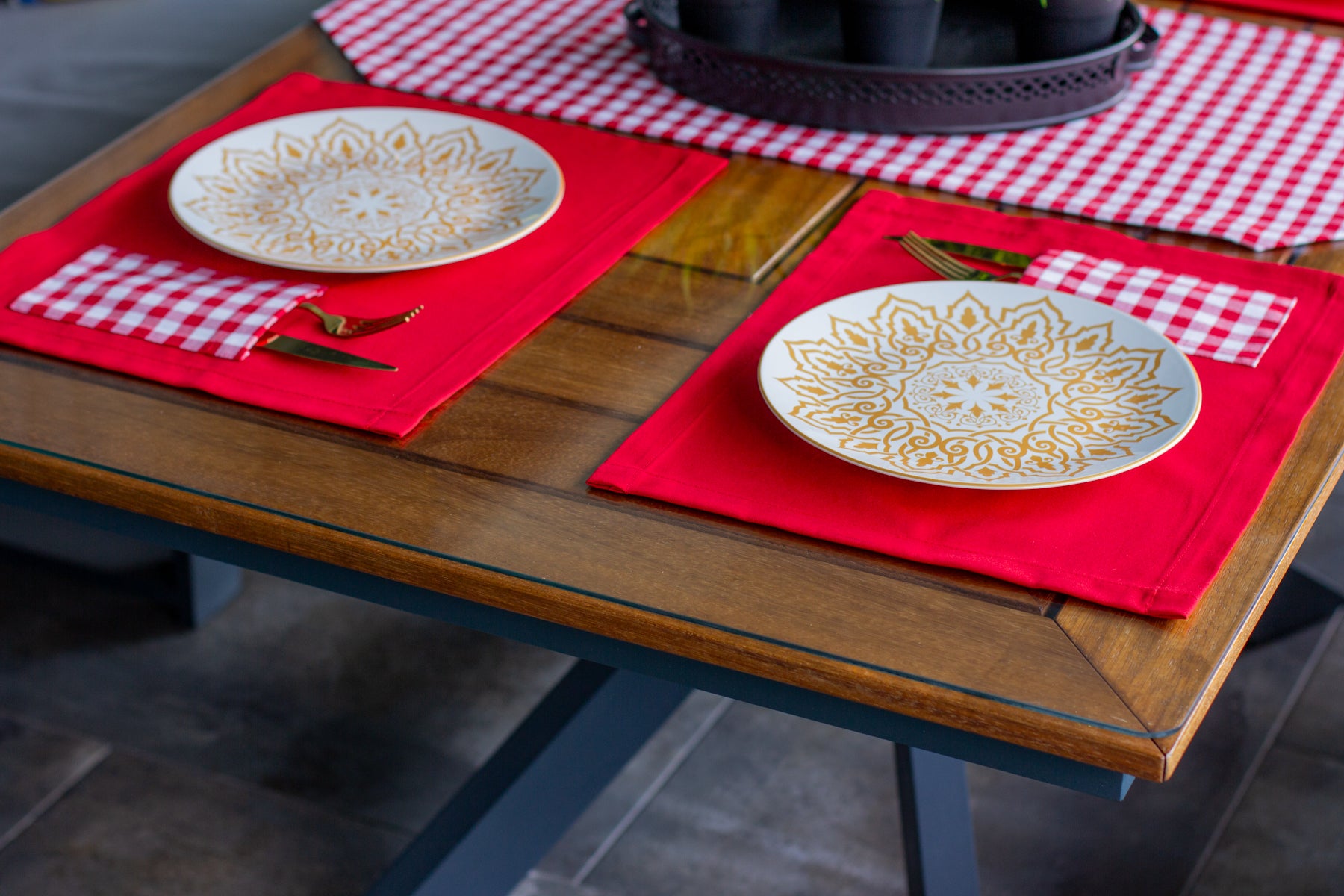 Moena ensemble de 7 pièces noir, 6 sous de plat + 1 chemin de table