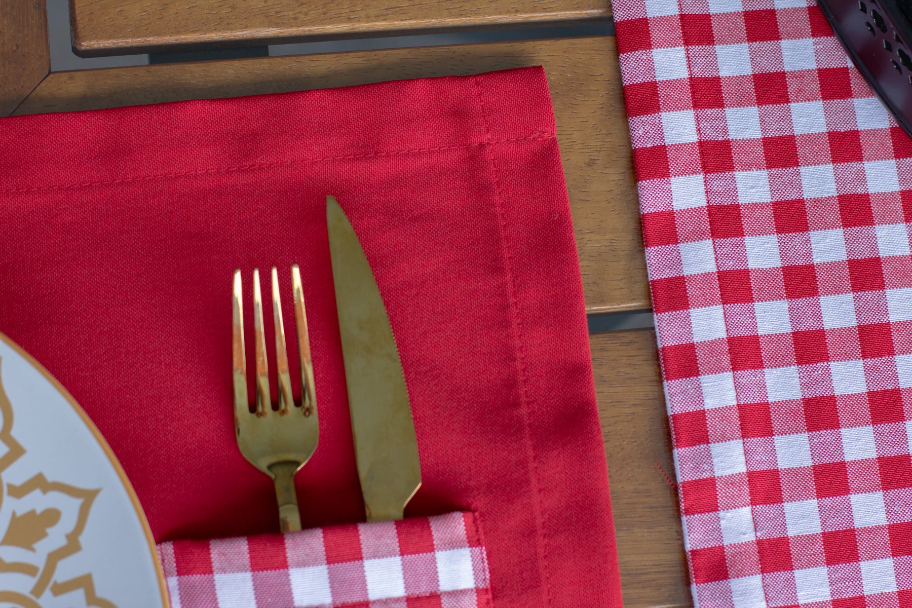 Moena ensemble de 7 pièces noir, 6 sous de plat + 1 chemin de table