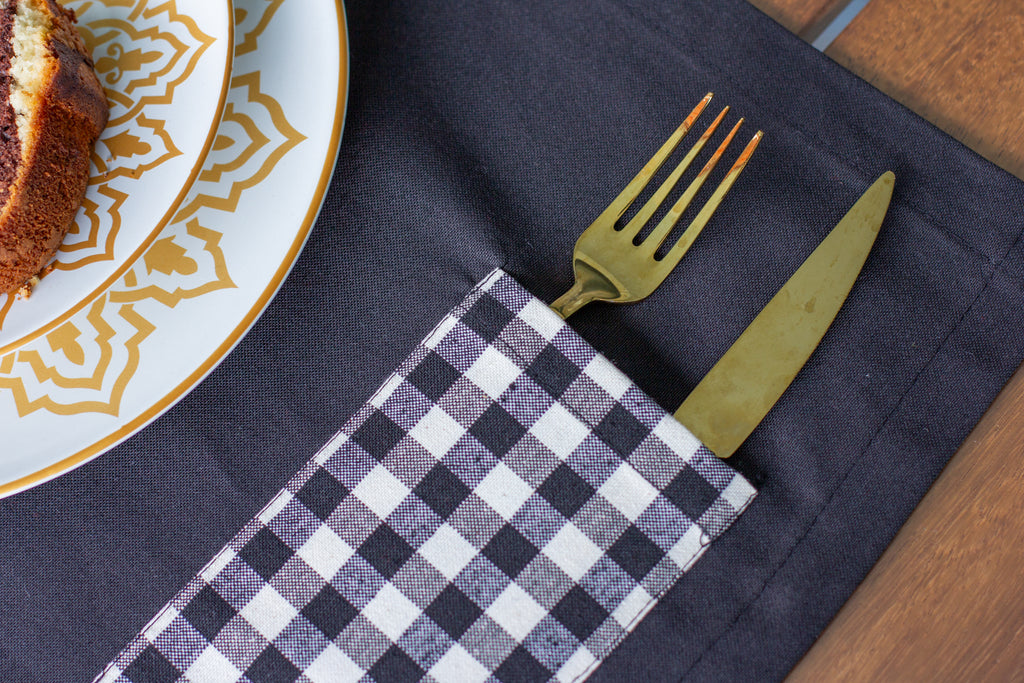 Moena ensemble de 7 pièces rouge, 6 sous de plat + 1 chemin de table