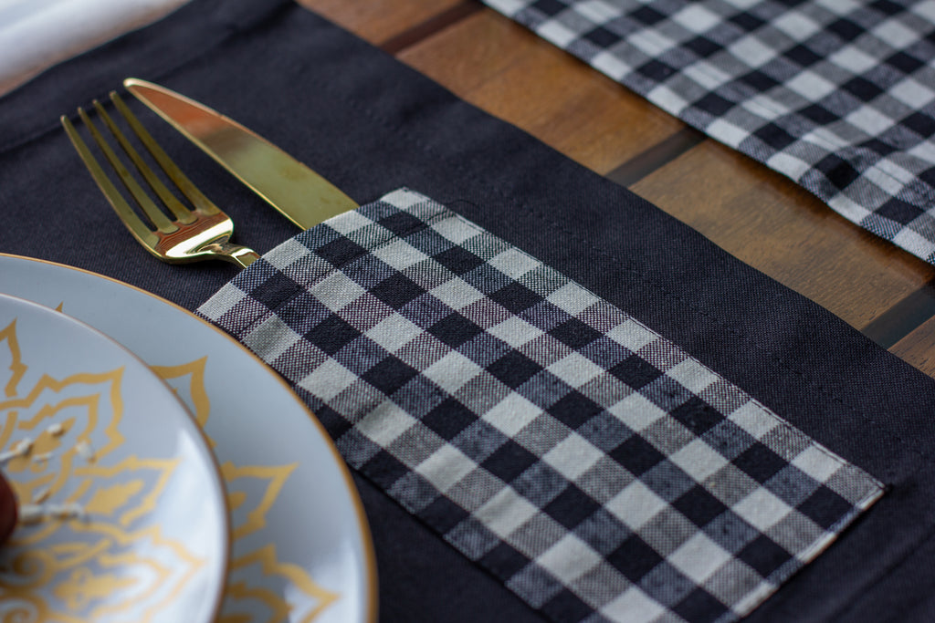 Moena ensemble de 7 pièces rouge, 6 sous de plat + 1 chemin de table