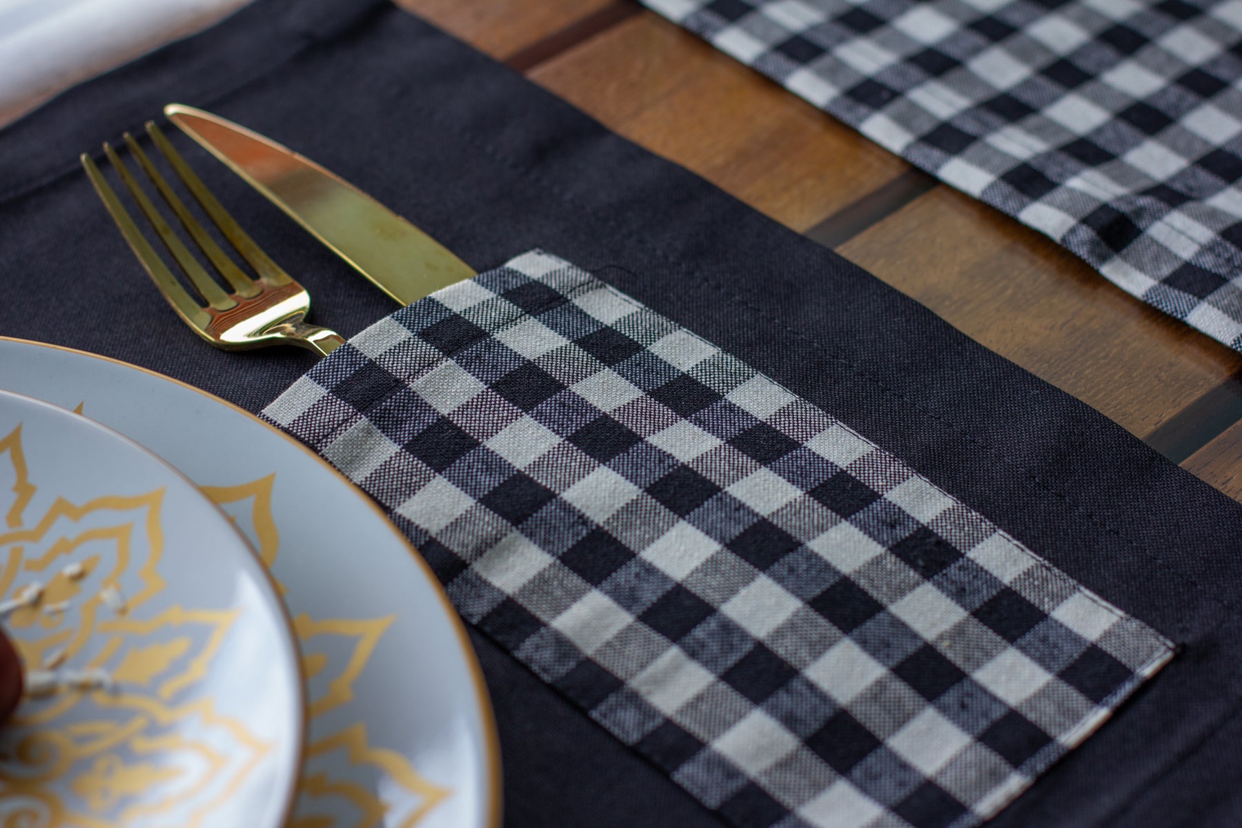 Moena ensemble de 7 pièces rouge, 6 sous de plat + 1 chemin de table