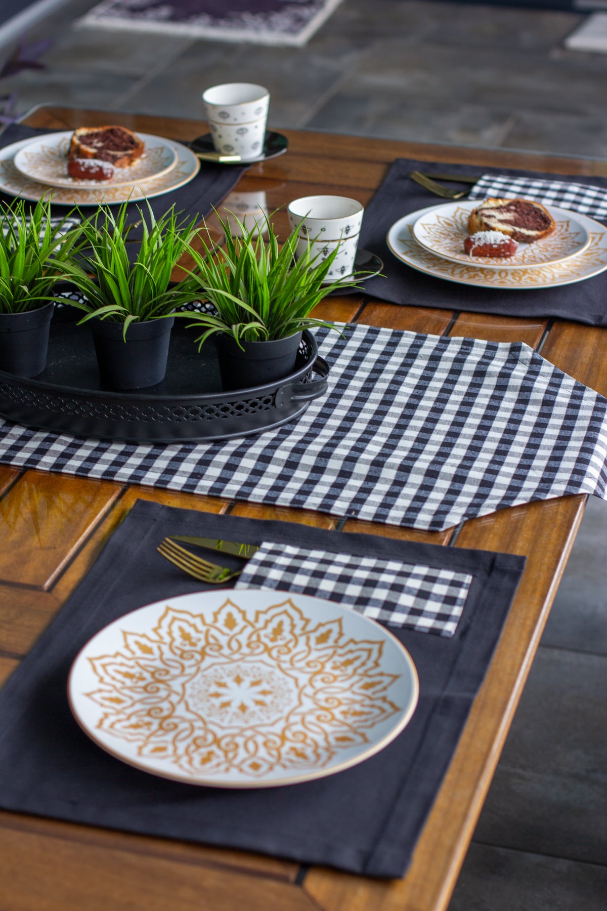 Moena ensemble de 7 pièces rouge, 6 sous de plat + 1 chemin de table