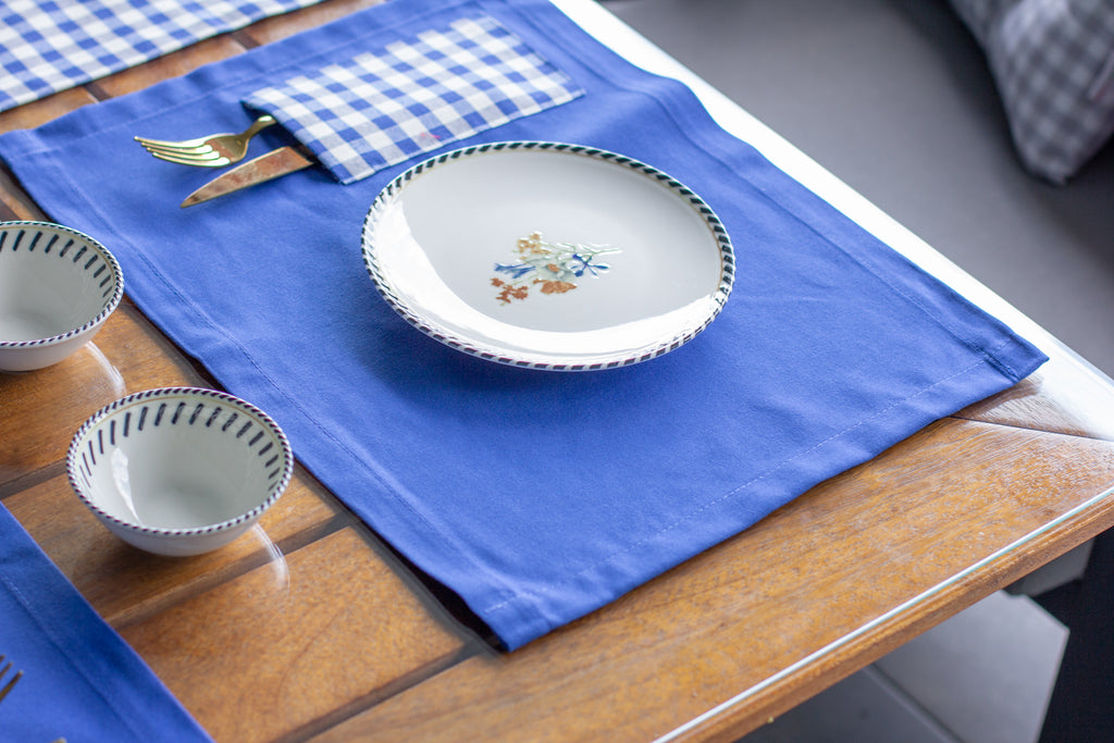 Moena ensemble de 7 pièces bleu, 6 sous de plat + 1 chemin de table