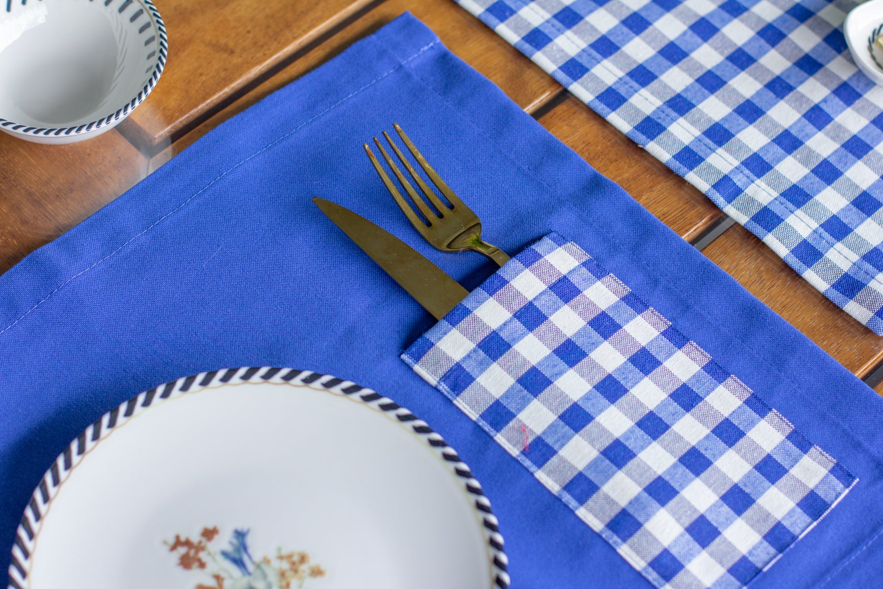 Moena ensemble de 7 pièces bleu, 6 sous de plat + 1 chemin de table