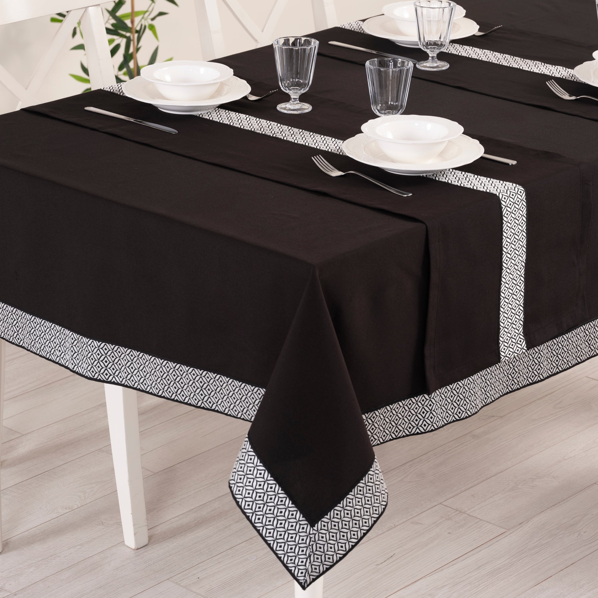 Nappe de table rectangulaire Alba noir + 2 chemins de table noir